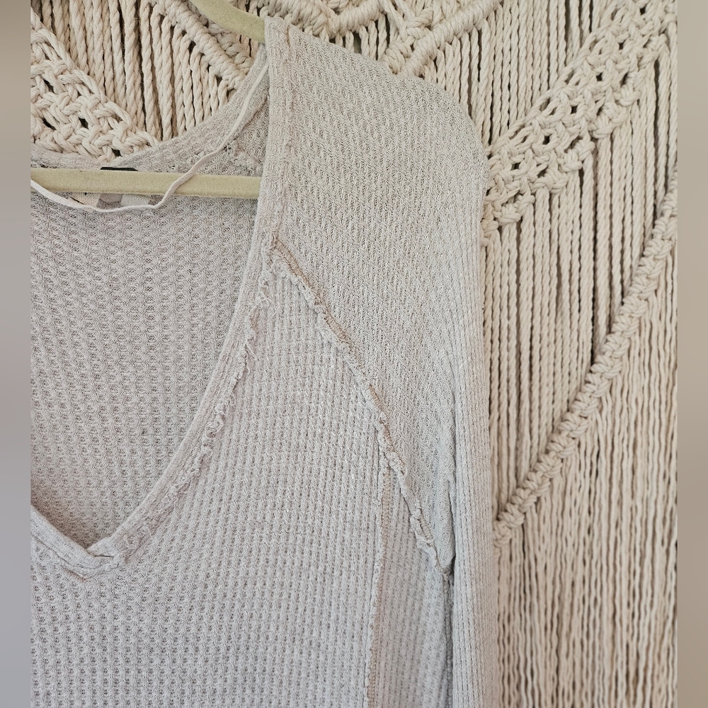 Free People Light Gray V-Neck Waffle Knit Sweater M